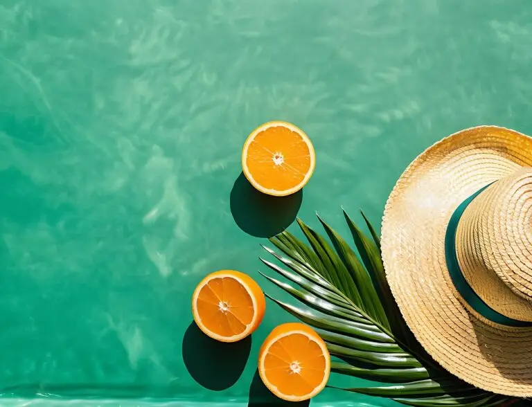 3 moitiés d'orange posées sur une surface verte, à côté d'un chapeau de paille. Cela représente comment l'hypnose permet de changer en profondeur les habitudes alimentaires pour une relation apaisée avec la nourriture.