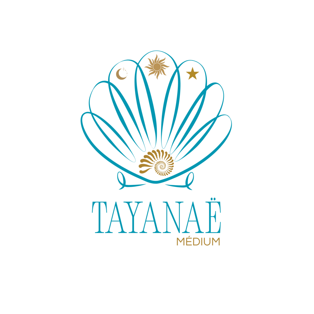 coquille st Jacques avec une lune, un soleil, une étoile à l'intérieur, ainsi qu'un coquillage à la base. représente le logo d'une médiumm Tayanaë