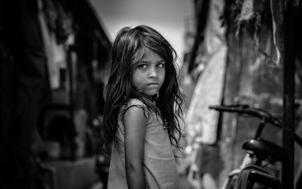 petite fille au regard triste : rpésente hypnose enfant et adolescent à Genève